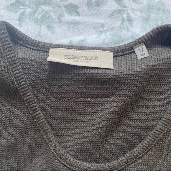 ESSENTIAL gray waffle short sleeve top - Picture 4 of 5